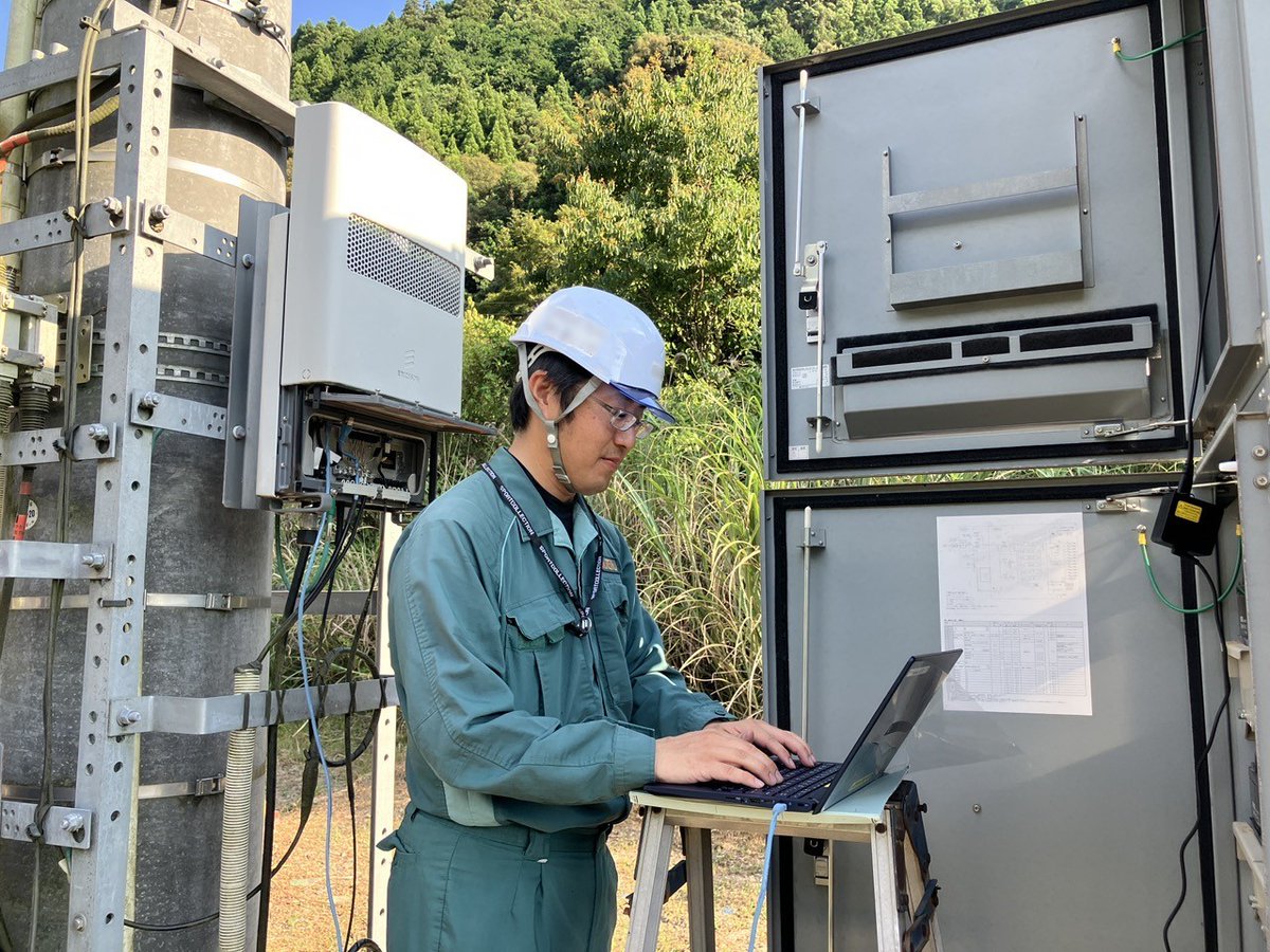 official_kddi's tweet photo. ■復旧報：令和8年熊本地震（19時45分時点）
このたびの令和8年熊本地震により被災された皆さまに、心よりお見舞い申し上げます。

地震の影響により、当社の通信サービスがご利用できない、またはご利用しづらい状況が発生しておりましたが、本日すべて復旧いたしました。
お客さまには、ご不便とご心配をおかけしましたことを深くお詫び申し上げます。

KDDIでは引き続き、避難所への無料Wi-Fiや充電スポットの提供、Starlinkを活用した通信支援を行っていきます。あわせて、対象地域のお客さまに向けたデータ通信支援も実施しております。
被災された皆さまに一日でも早く安心した日常を取り戻していただけるよう、自治体や関係機関と連携し、引き続き支援に取り組んでまいります。
 
詳細はこちら
https://t.co/Nn4Mwzw5Gw
#令和8年熊本地震