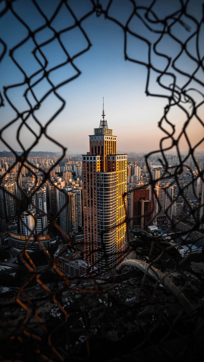 AstrHori's tweet photo. The AstrHori 18mm F5.6 Shift Lens unlocks more than perspective correction.
✔ ±6mm shift for natural-looking architecture
✔ Create seamless panoramic images with an expanded field of view
✔ Compose freely while keeping verticals straight
Credit: @ Shawn  Ning

#astrhori https://t.co/B6NtlzI4Vg