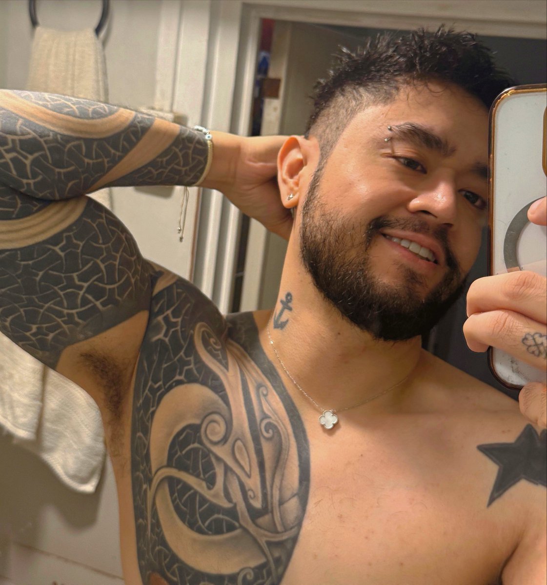 BabyOtterAlex's tweet photo. Got a haircut,
Felt cute 🫣 https://t.co/kNrWD9DJ5i