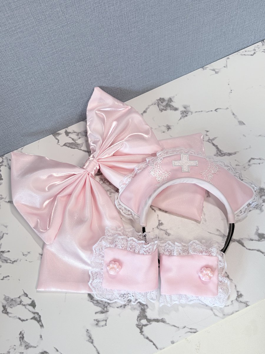 AmourBelle_cos's tweet photo. 🎀衣装製作🎀
てぃあら 様 (@tiara__baby )
生誕個人衣装を製作いたしました💉♡
頂いたイメージを元にデザイン致しました✨
ナース×メイドイメージです💕

#アムベル衣装 _39
#アイドル衣装 #コンカフェ衣装 #衣装製作 

刺繍協力 ：刺繍Factory K's works https://t.co/KGaRqzhJvM