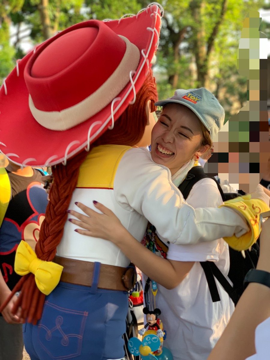 seina_chikami's tweet photo. 彼女とトイストーリー5見てきた
やっぱりジェシーが大好きだよ…
実はこっそり大ネタバレ食らってたんだけど、
それでも泣いた
でも1番のツボはあの軍団だったわ笑
出てくる度ずっと笑ってた笑
周りのお姉ちゃん達ごめんね笑

うわぁ
ジェシーに会いたい https://t.co/r8F6OSrCRI