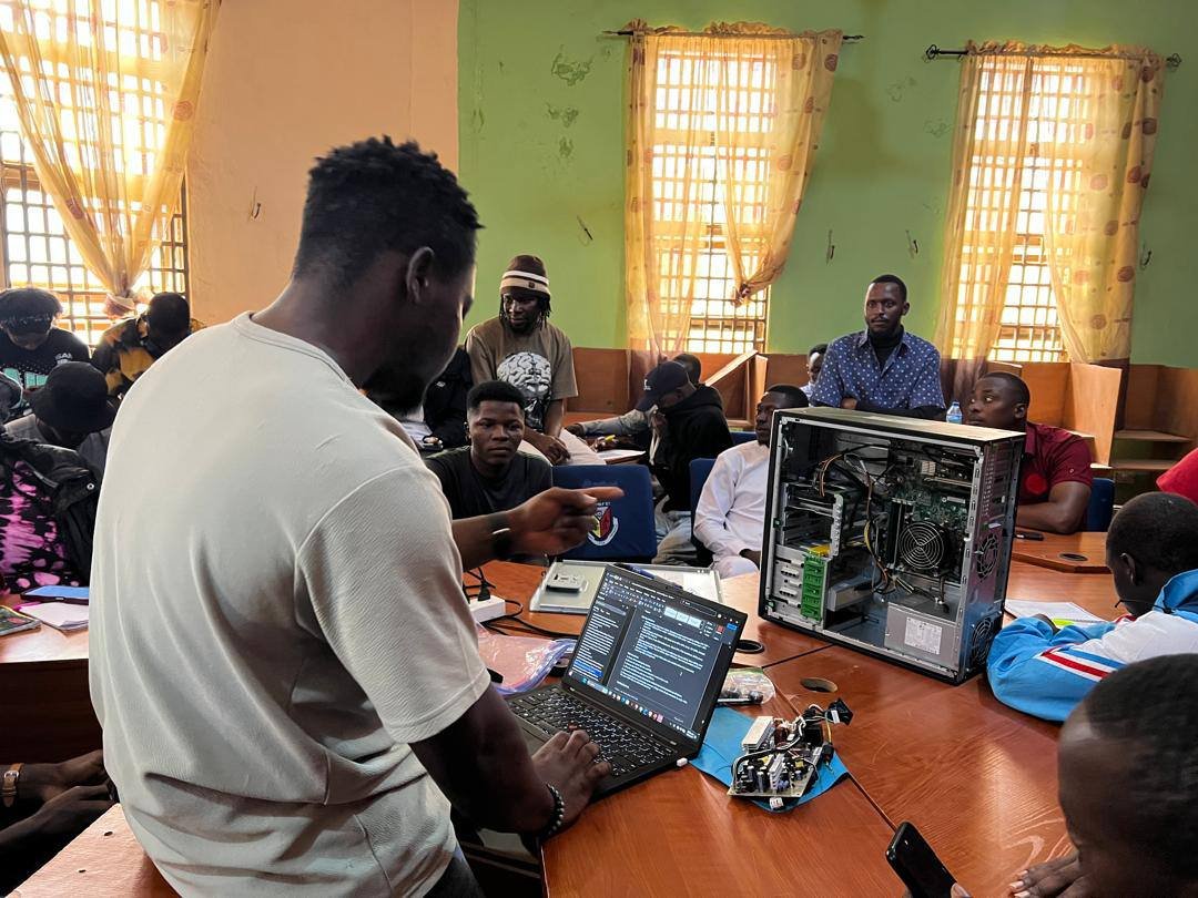 Bellsia01's tweet photo. Another day. Another lesson. Another skill unlocked
#IDEASTVET #cellphonerepairs #Worldbank https://t.co/0VUApgr9p0