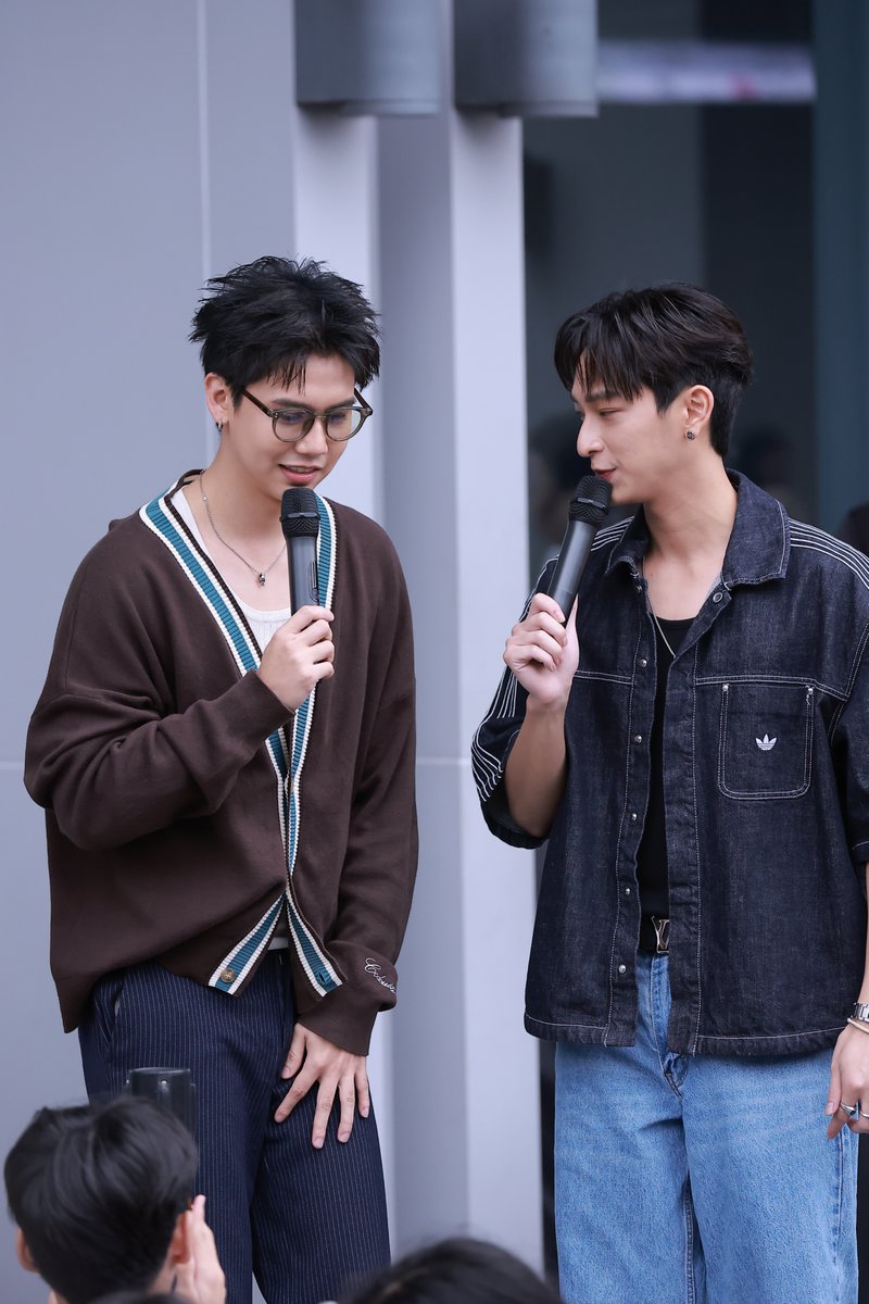 haritfanclub's tweet photo. We want you both to know that we will always be here to support you and walk alongside you.
#งานมหกรรมนิยายนานาชาติ2026xSingChimon
#ssingss #张翊昕 #SingHarit #ซิงหฤษฎ์
#ชิม่อนไงจะใครหล่ะ #chimonac #ChimonWachirawit https://t.co/VIhfadVv8J