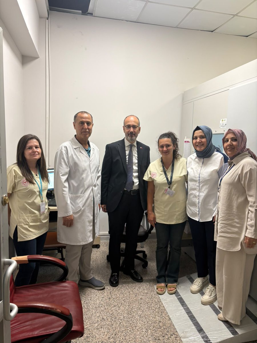 afyonism's tweet photo. İl Sağlık Müdürü Dr. Hakkı Öztürk, Afyonkarahisar Devlet Hastanesi'ni ziyaret ederek yeni kazandırılan tıbbi cihazlarla hizmet sunan birimlerde incelemelerde bulundu.
https://t.co/cPH0L7NKtF https://t.co/2KHSqGfcKj