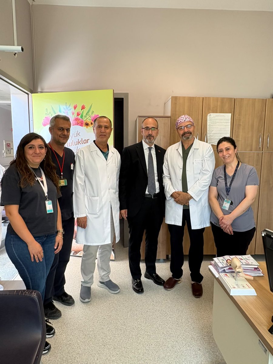 afyonism's tweet photo. İl Sağlık Müdürü Dr. Hakkı Öztürk, Afyonkarahisar Devlet Hastanesi'ni ziyaret ederek yeni kazandırılan tıbbi cihazlarla hizmet sunan birimlerde incelemelerde bulundu.
https://t.co/cPH0L7NKtF https://t.co/2KHSqGfcKj