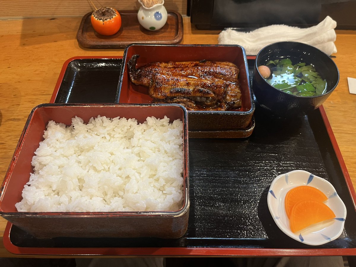 aaaakihito's tweet photo. 土用の丑の日食べ損ねたので今日は鰻を食べます🤤
美味い‼️小骨の存在を感じない‼️ https://t.co/LZu2epYlNs