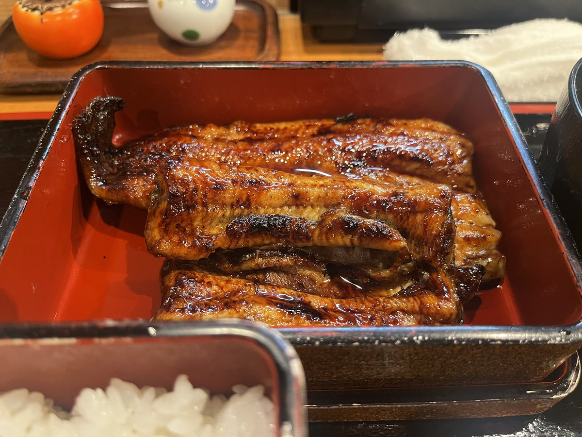 aaaakihito's tweet photo. 土用の丑の日食べ損ねたので今日は鰻を食べます🤤
美味い‼️小骨の存在を感じない‼️ https://t.co/LZu2epYlNs