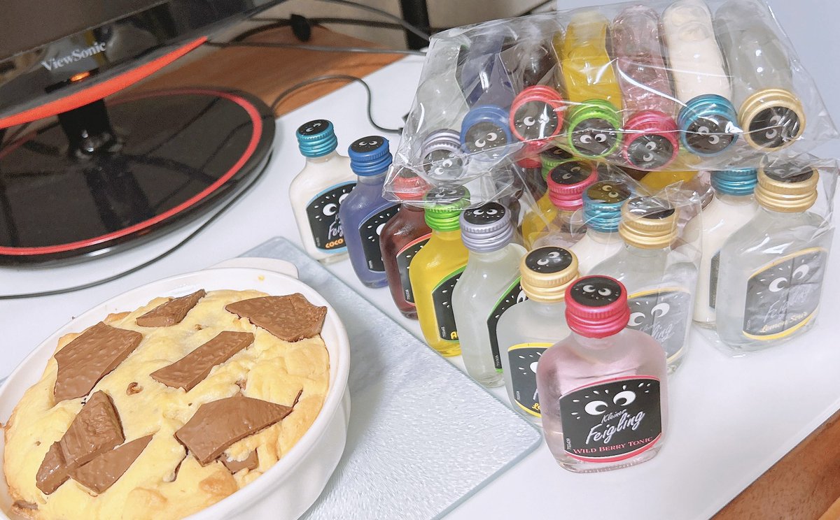 gudasakegame's tweet photo. 生き甲斐！！ https://t.co/xDBbYlFtiI @YouTubeより
 #APEX  #初見さん歓迎  #動物歓迎  #クライナー
 酒も配信も生きがいだよ
あとクライナー好きで飲んでるから！！！！ https://t.co/kzLKXymoIh