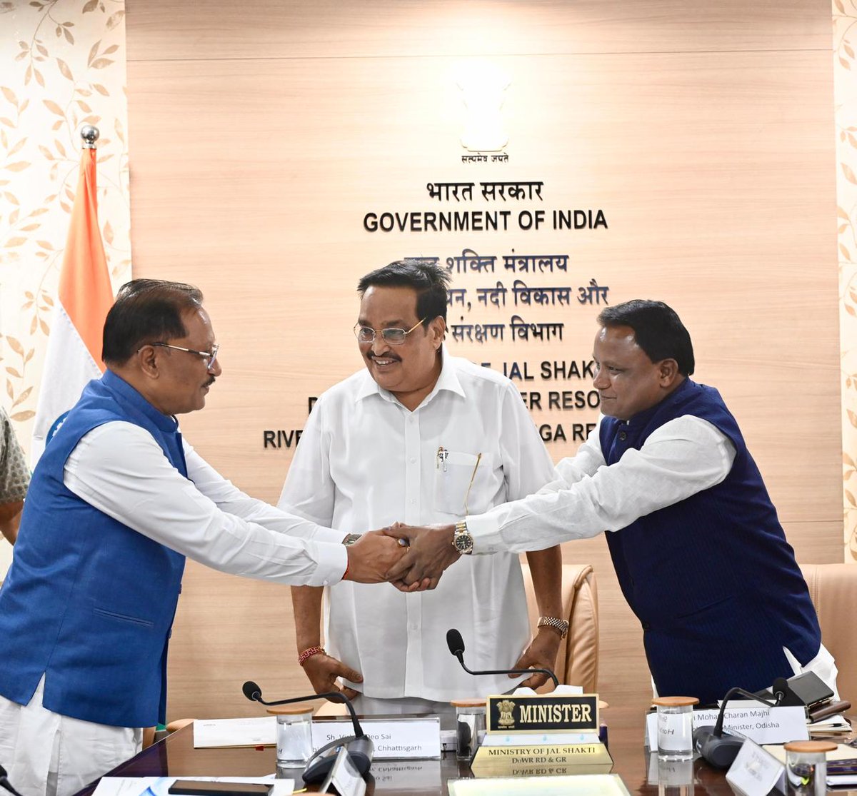 otvnews's tweet photo. #Bhubaneswar | Long-pending Mahanadi water dispute could finally see a resolution by Diwali.

Odisha CM Mohan Majhi announced that both Odisha and Chhattisgarh have agreed to settle the issue within the next three months by Diwali. #Odisha https://t.co/VeJSUisND8