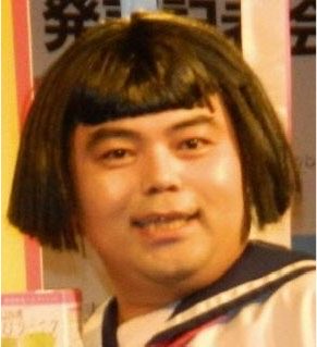 __shaysea's tweet photo. 10年前、なぜかニューヨーカーにバカ受けてた(バカにされてた？)しめじカットだが
寝起きが右になるのでもう出来ない。 https://t.co/KOKaBspS2J