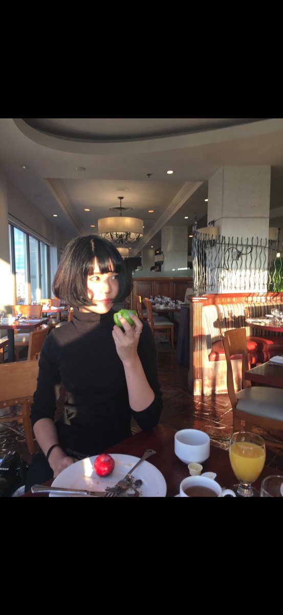 __shaysea's tweet photo. 10年前、なぜかニューヨーカーにバカ受けてた(バカにされてた？)しめじカットだが
寝起きが右になるのでもう出来ない。 https://t.co/KOKaBspS2J