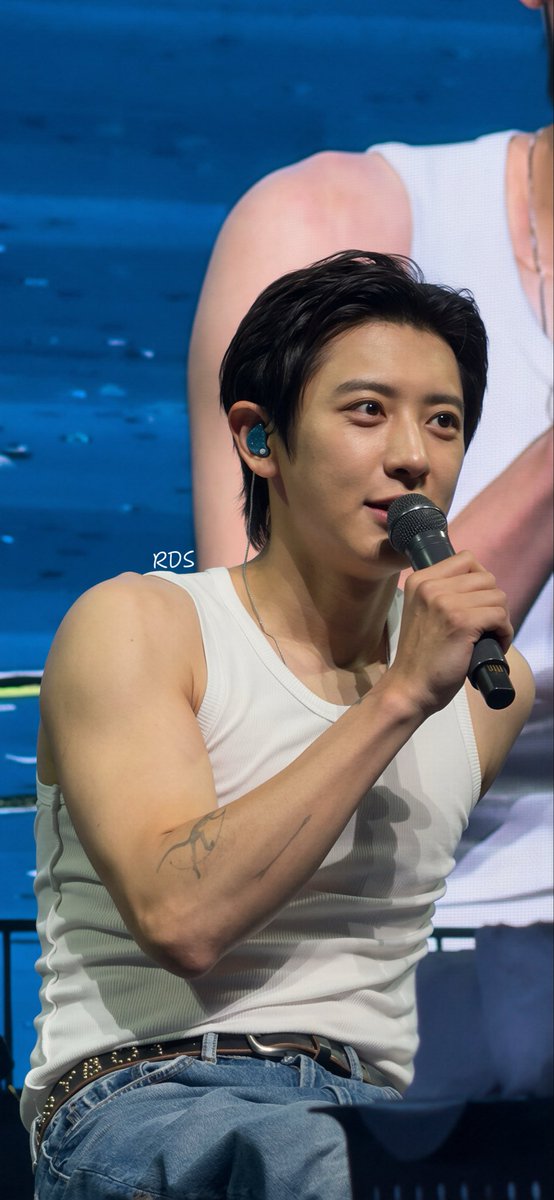 DODOKyungg's tweet photo. Big guns 🫣

#Chanyeol #찬열 #EXO #엑소 #weareoneEXO @weareoneEXO https://t.co/itNG22w8rP