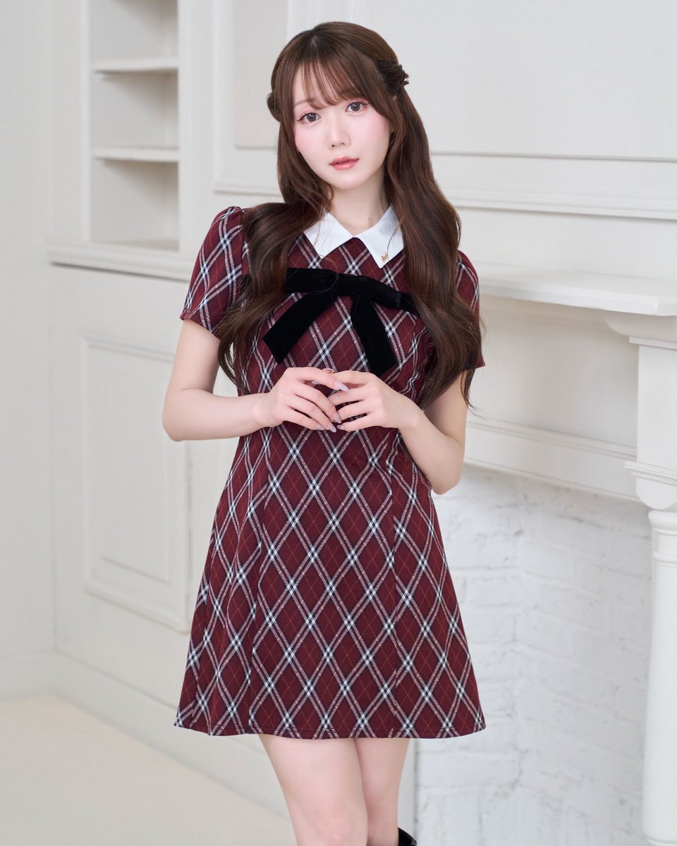 rosemuse_'s tweet photo. ┈𝑛𝑒𝑤 𝑎𝑟𝑟𝑖𝑣𝑎𝑙

"Ribbon point check mini shirts o/p"
color : brown / bordeaux
¥13,200(tax in)

クラシカルなチェック柄に
配色の白襟とベルベットリボンを添えた
上品なミニワンピース

伸縮性のあるカットソー素材を使用しています

⁡ ↪︎web store 8/18(tue)20:00~

#RoseMuse https://t.co/xdtKq4gioc