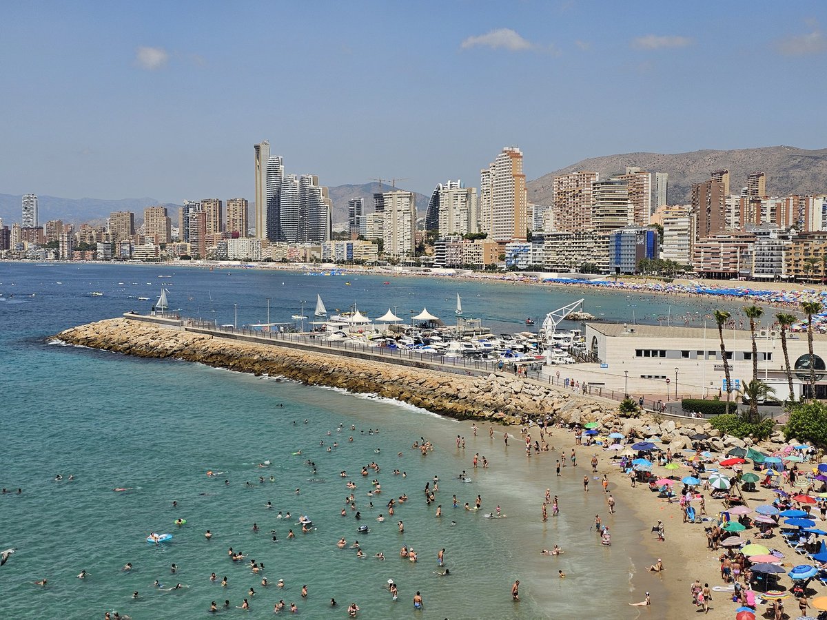 MarkBorthwick11's tweet photo. @nee_massey Not great!  Day trip to Benidorm.  First (and last!) visit. 😃🤦 https://t.co/3UnyivJnuZ