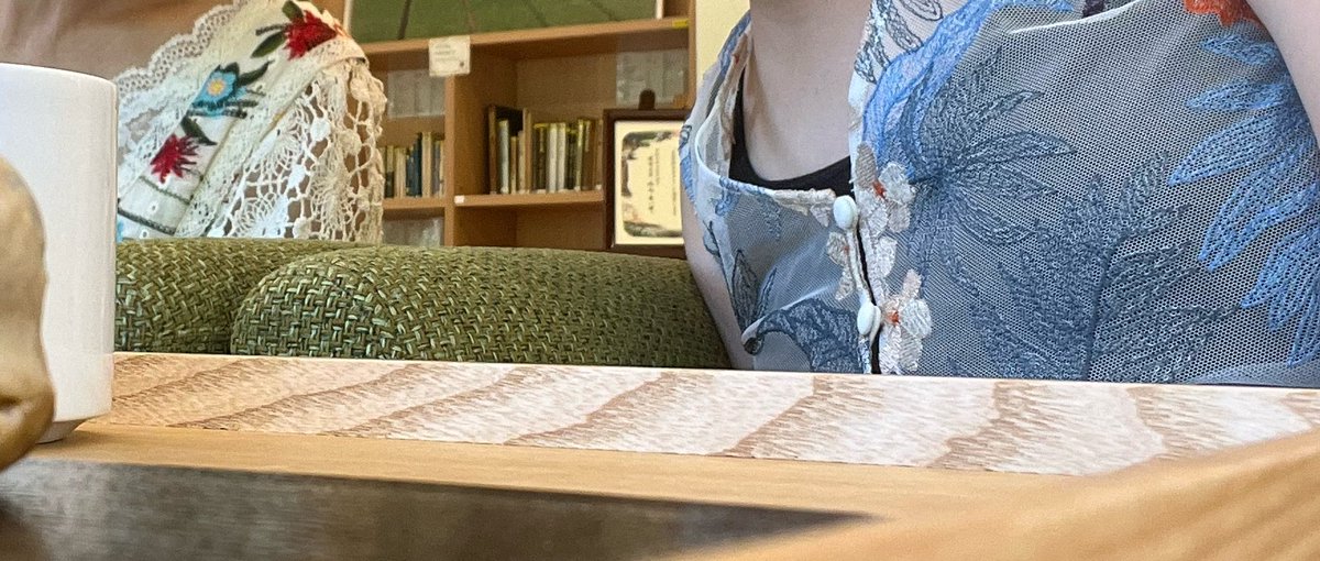 MosomosoFuton's tweet photo. グレースコンチネンタルの服めっちゃ好きなんだけど、偶然母娘ともグレコンのお花の刺繍たっぷりの服着てたらやたら褒められてうれしかった(写真無さすぎて草) https://t.co/2TYQjUkSOH