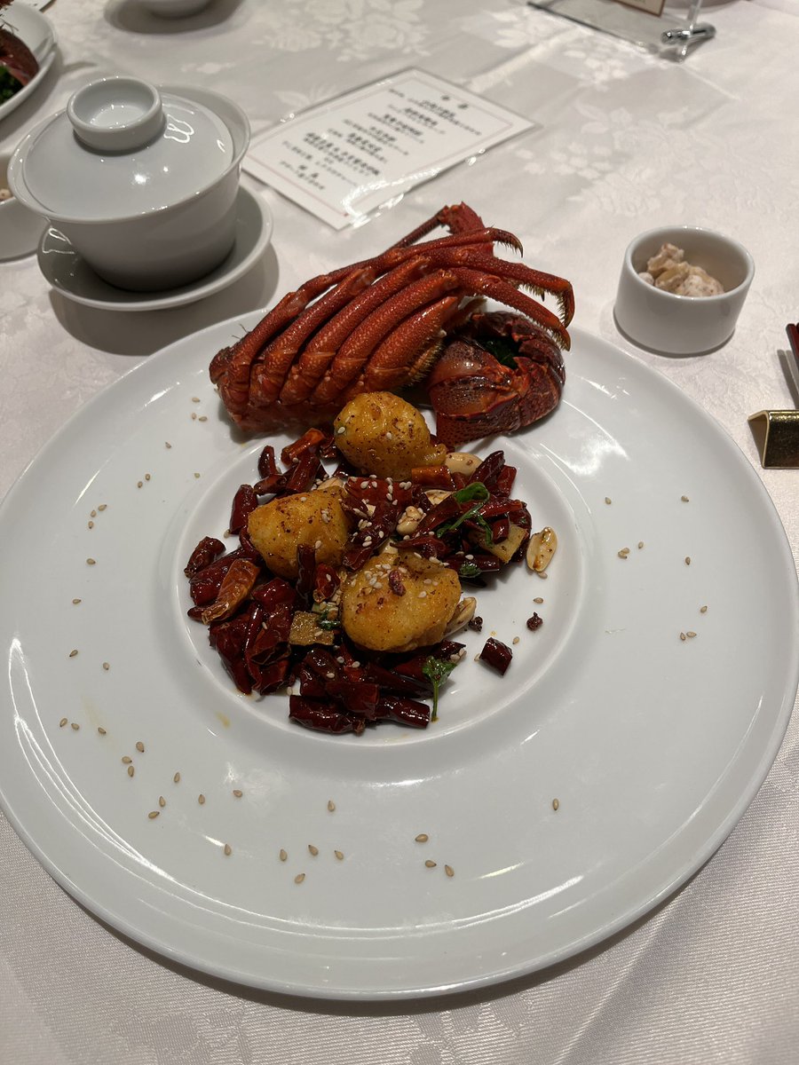 DaiichiKajapi's tweet photo. 一昨日は友人と某優待で1人無料の中華へ。

焼きフカヒレって初めて食べたけど美味い😋

全体的にソースが好みでした。 https://t.co/LcHqiXSi6B