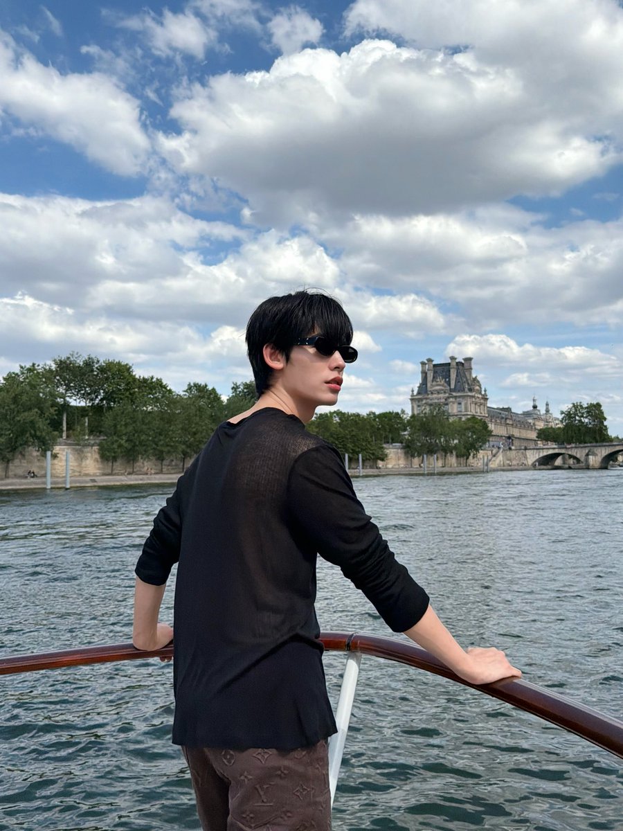 porsuppakarn's tweet photo. Still floating #porsuppakarn https://t.co/SZiXQlLPx4