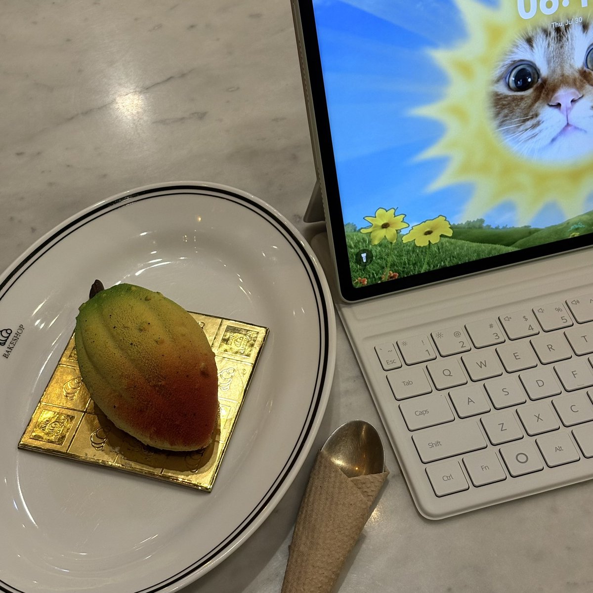 http_ymiel's tweet photo. Best way to survive a workday. https://t.co/MHdCl7gwft