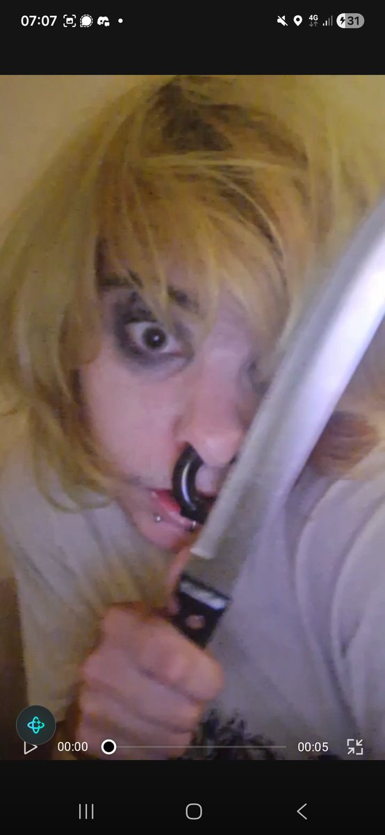 decayedwhole's tweet photo. throw back to the hotel speed bender. i wish that i did go through with my plan and stab myself. https://t.co/pJv7zHEAIg