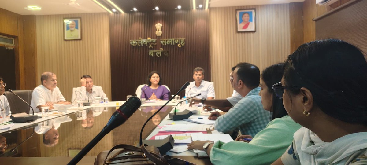 TBfreeCG's tweet photo. @BalodDistrict कलेक्टर द्वारा #TBMuktBharat अभियान की जिला स्तरीय समीक्षा की गई । समीक्षा के दौरान अभियान के शत प्रतिशत सफलता हेतु आवश्यक सुझाव व दिशा-निर्देश दिये।#EndTB
जन-जन का रखें ध्यान, टीबी मुक्त भारत अभियान  @ShyamBihariBjp https://t.co/uP5wmhQAsZ