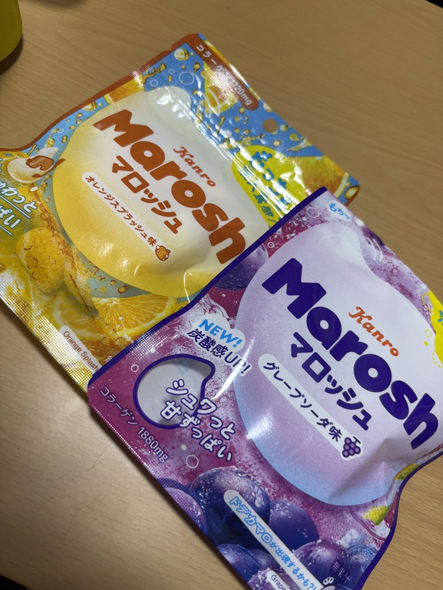 namakewolf2022's tweet photo. こんにちは╰(✿´⌣`✿)╯♡

最近ハマってるグミなんです✨

オレンジスプラッシュ好きすぎます❤️

で、グレープの方からドデカマロでたぁ！！（笑）

大きさ違いすぎて笑う😊

ハッピーだ（笑）

皆様にとって素敵な日になりますように🍀

#Marosh
#ドデカマロ https://t.co/Nfy9Q2iIs5