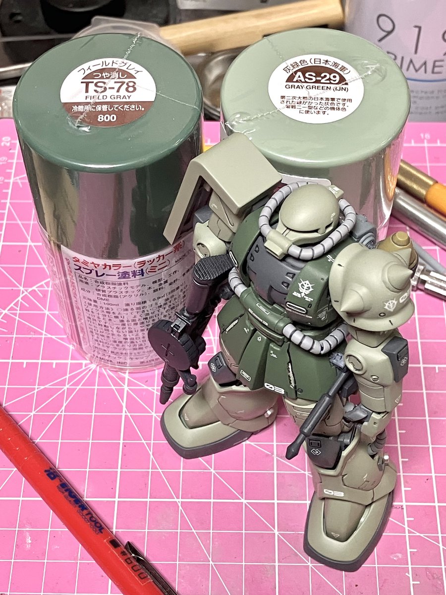 kutsunomushi's tweet photo. @mocamaro_GUNPLA ガジュマルさん@Gajumaru810 さんレシピ、ご本人を差し置いてオススメ😊 タミヤ灰緑色&amp;フィールドグレイです。胸肘スリッパはジャーマングレイ。 https://t.co/XCuDRxfRxy