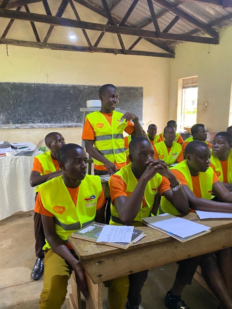 swrwug's tweet photo. At Kiziranfumbi SS in Kikuube, our road safety ambassadors were equipped through VIA safe mobility training sessions to advocate for safer roads and promote responsible road use among their peers.
#RoadSafety #Safemobility #RoadSafetyAdvocacy https://t.co/8xqQYRz1KP