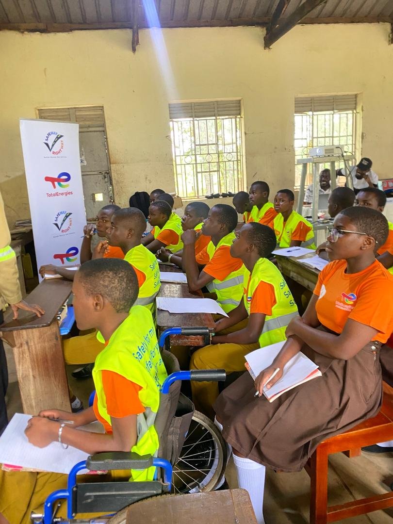 swrwug's tweet photo. At Kiziranfumbi SS in Kikuube, our road safety ambassadors were equipped through VIA safe mobility training sessions to advocate for safer roads and promote responsible road use among their peers.
#RoadSafety #Safemobility #RoadSafetyAdvocacy https://t.co/8xqQYRz1KP