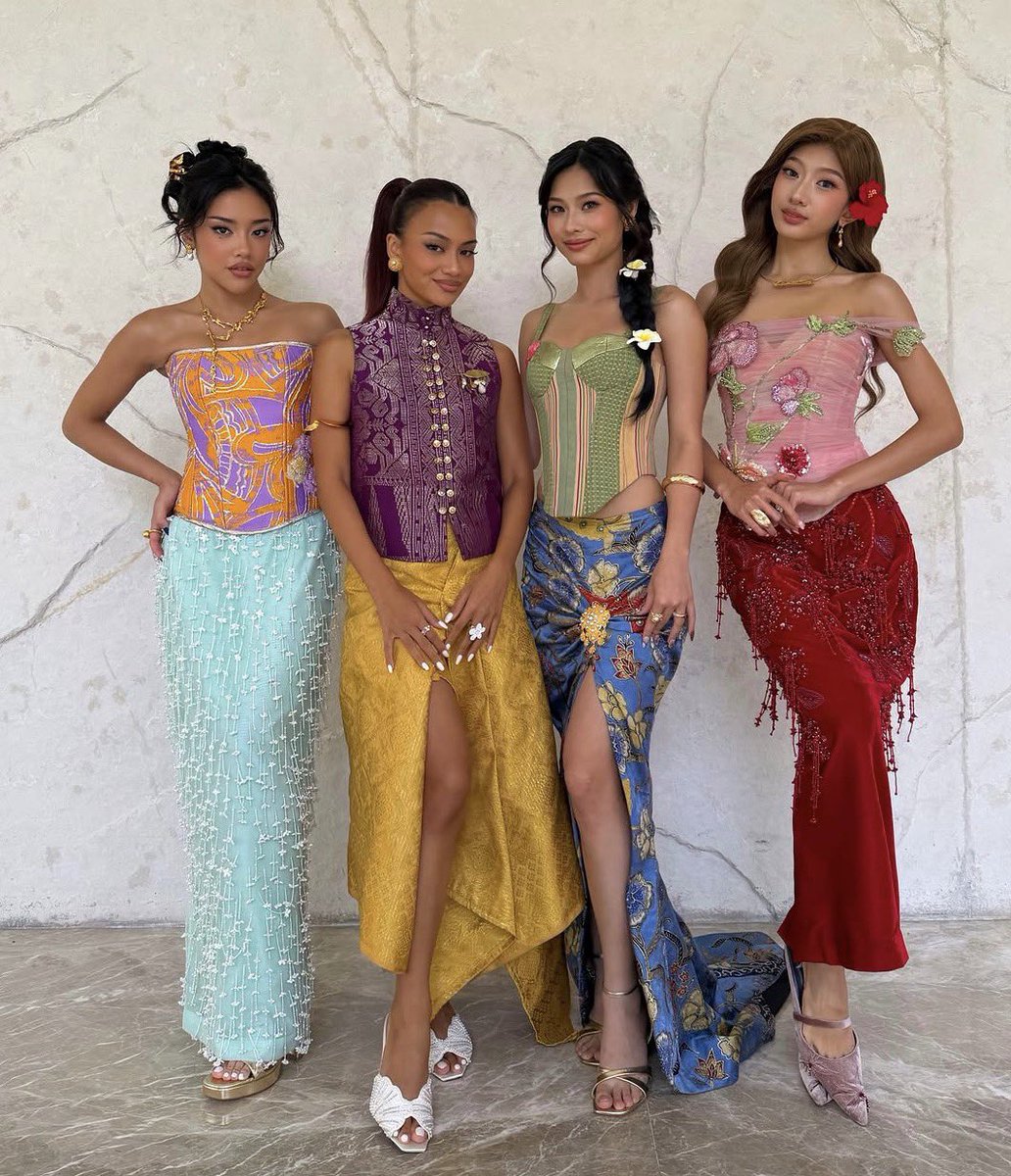 nonaloops's tweet photo. gorgeous gorgeous girls for youtube 💞 https://t.co/KGG3qIOy8q