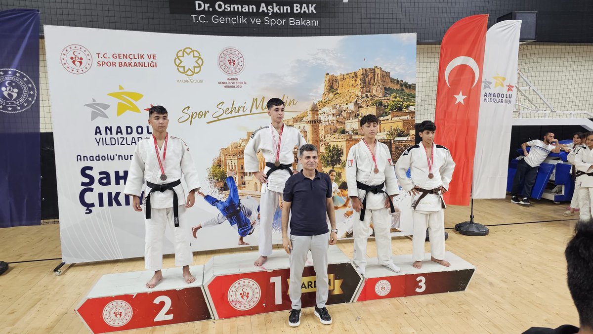 MDURSUN47's tweet photo. Anadolu Yıldızlar Ligi 2. Etap 4. Grup Yarıfinal müsabakaları sona erdi dereceye giren sporcuların Madalyaları Takdim edildi Final Müsabakalarında Başarılar Diliyoruz 🥇🏆
@memetsimsek 
@OA_BAK @hamzayerlikaya @fjuysal @shuysuz @RezzakAykut @mhmtshclk @gencliksporbak @GSB_Mardin https://t.co/q04eZ9hL2a