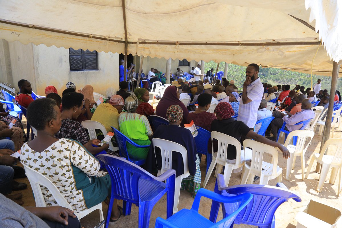 SamuelTayariWes's tweet photo. Coffee farmers from Kajara County Ntungamo District are participating in a comprehensive coffee farming training at Abbi Coffee Farm in Nyabihoko. The training is aimed at equipping farmers with modern agricultural practices to improve coffee production, quality. https://t.co/ZSzydCYAwA