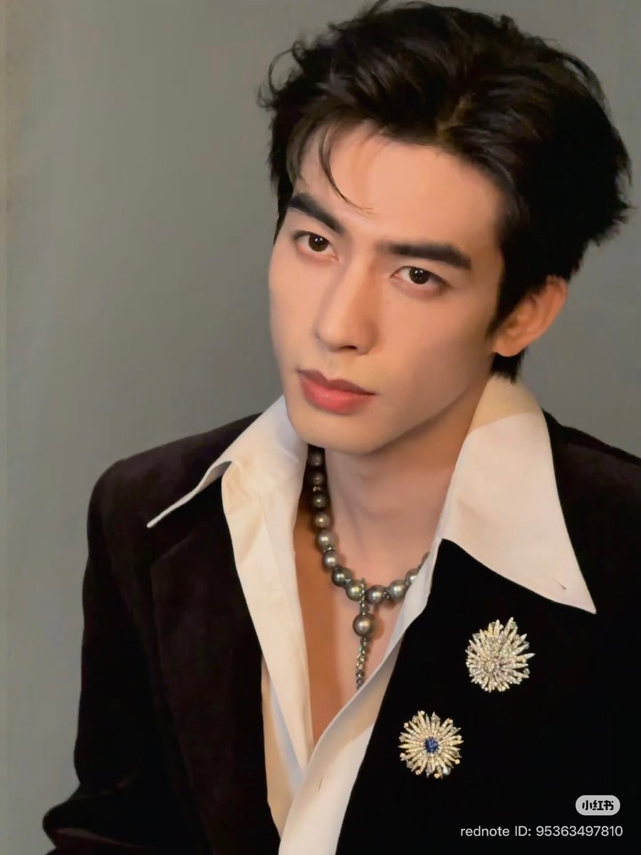 SWL99_update's tweet photo. [260730]

Studio XHS Update

A beauty as radiant as pearls…

Credit to the creator of these stunning photos, Song Weilong.

#SongWeilong #宋威龙 #송위룡

1/4 https://t.co/h1wOE8SXXW
