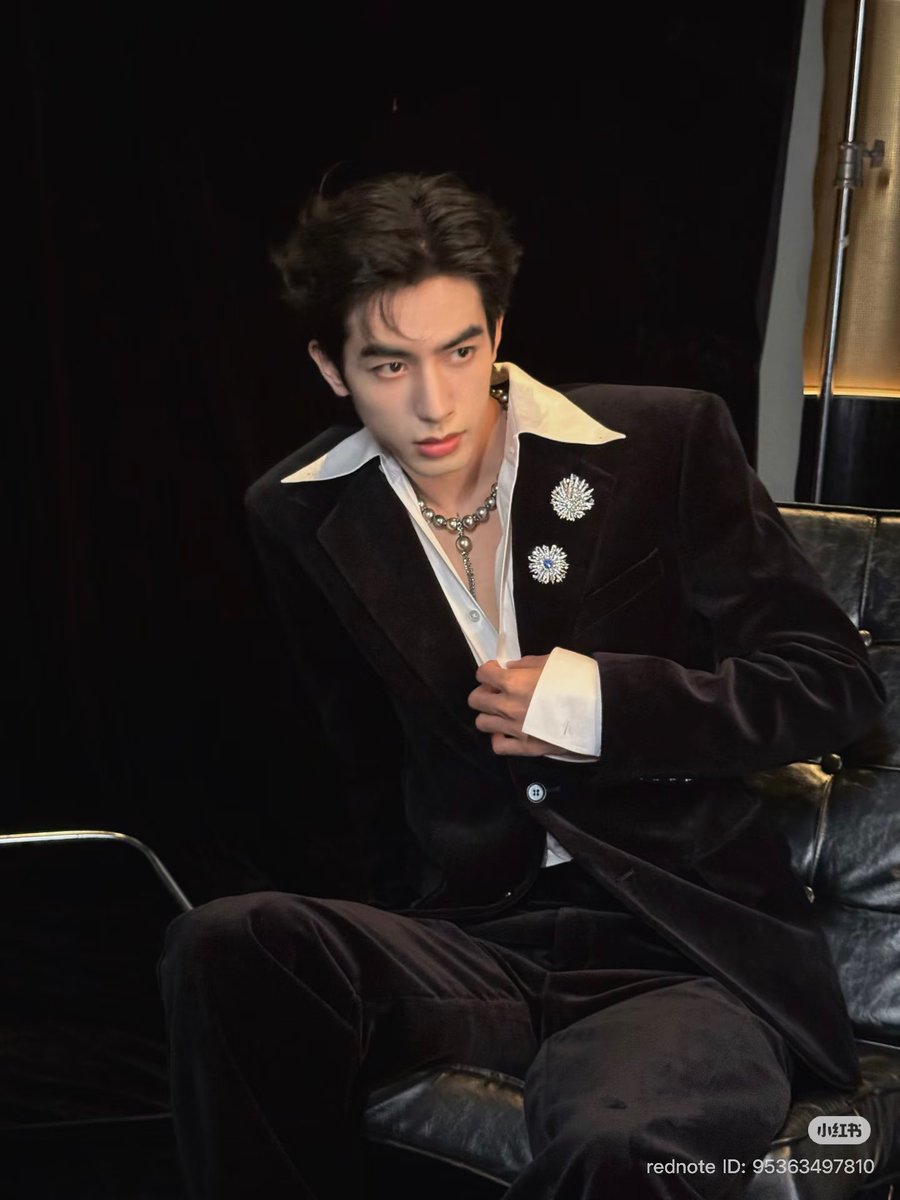 SWL99_update's tweet photo. #SongWeilong #宋威龙 #송위룡

4/4 https://t.co/tQGNN1mjNx