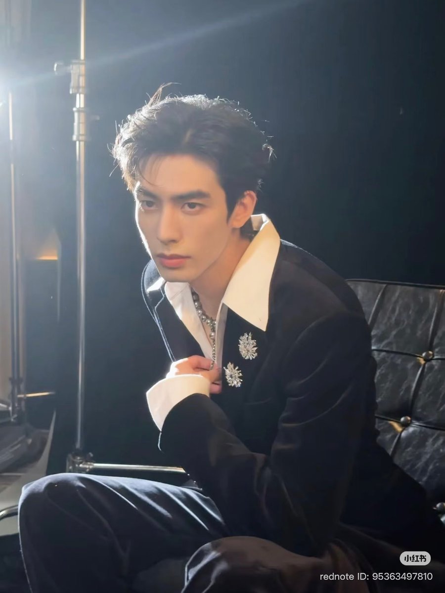 SWL99_update's tweet photo. #SongWeilong #宋威龙 #송위룡

4/4 https://t.co/tQGNN1mjNx
