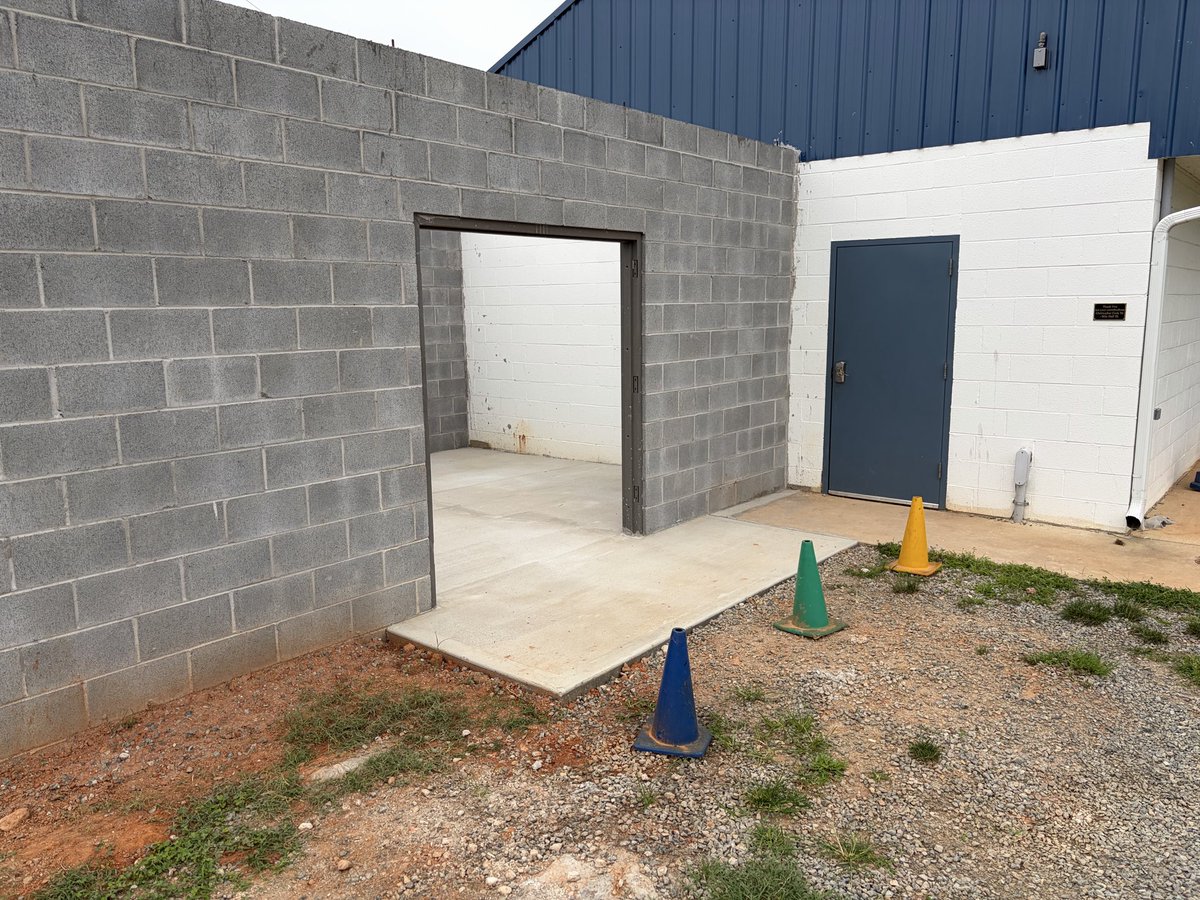 R_HHSbaseball's tweet photo. New storage shed is going up! Huge thank you to our administration for making this happen and continuing to invest in our program. We appreciate the support and can't wait to put it to good use!
#GoStatesmen https://t.co/z3efvddPu5