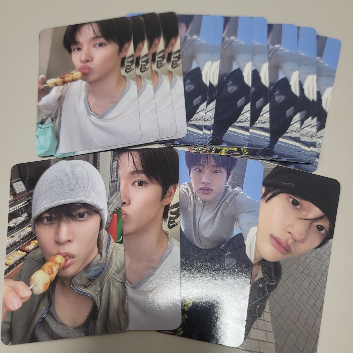ab92364110's tweet photo. 한장씩 넣어준건 먹고 떨어지라는 뜻으로 받아들임 https://t.co/wi88ZG5XSI