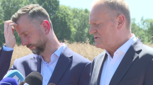 SamuelPereira's tweet photo. Zdaniem premiera to, co wydarzyło się dziś na Lubelszczyźnie to dowód na to, że należy przekazać Ukrainie jeszcze więcej rakiet do systemu Patriot.

Skąd to zaufanie i pewność, że w cudzych rękach lepiej ochronią 🇵🇱 niebo, niż gdyby były w posiadaniu naszych wojskowych? https://t.co/l8MvkhRGkF