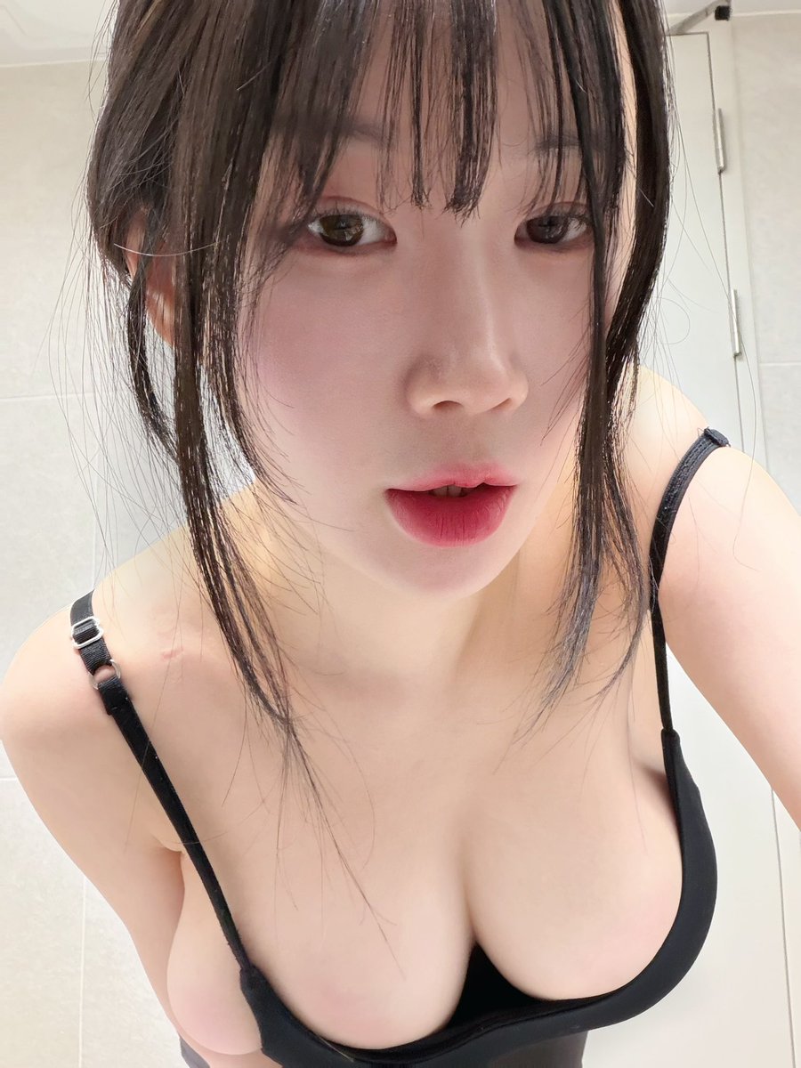 ditesuna's tweet photo. https://t.co/kRsTL858xG 💋💦💦 https://t.co/DI9zzS5tJr