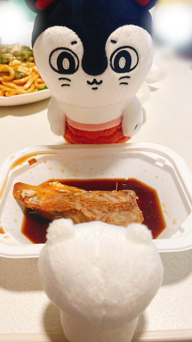 minemaia's tweet photo. セイレーンの前で煮付けを食べる狂気
怒ってる怒ってる https://t.co/PAgVRPcH9i
