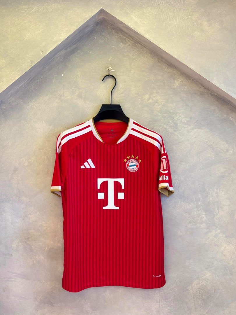 001_jerseys's tweet photo. Fan version 10k 

Player Version 13k https://t.co/ORM9fOYn5y