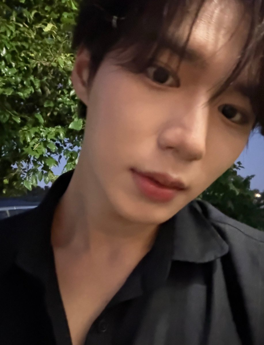 dearest_junseo's tweet photo. 260730 #준서 #JUNSEO plchat 

🦊 #햇살콩챗 

(photo)
(photo)

🦊 a photo i took in my casual clothes today

🦊 i dropped by while doing my schedule ㅎㅎ

🦊 did you eat something delicious for dinner?! https://t.co/hZCLZQDHOo