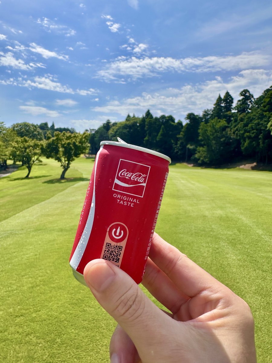 riicoo23's tweet photo. 酷暑とゴルフの疲労感が織り混ざった残り3ホールで飲んだ激冷ミニ缶のコーラは正直言って飛んだ🤣 https://t.co/f0LxcDuJep