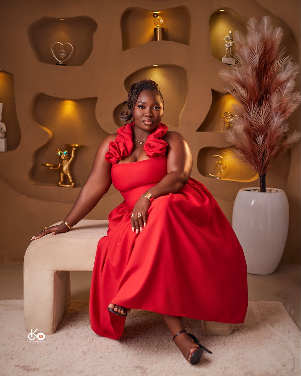 tmscentng's tweet photo. OLUWATIMILEYIN 🤍

The one who has God as her backbone.

Stepping into a new age with a heart full of gratitude. God has carried me, sustained me, and written every chapter of my story beautifully.

Cheers to grace, growth, favour, and becoming all He has called me to be. 🥂�� https://t.co/EhYjIYc9hG