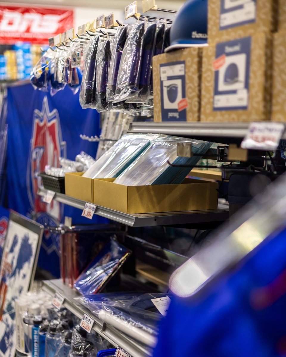ka6zu1ki's tweet photo. 人気のLフラッグなどのカターレグッズを常時店頭販売することとなりました！
是非ご来店ください！
#カターレ富山
#太陽スポーツ https://t.co/LUAApb9vHX