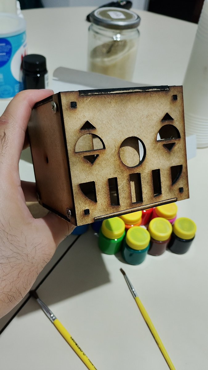 Macamandi_dev's tweet photo. Tentando construir um Automata com auxílio da cortadora laser, está ficando bem simpático😁

Os projetos da faculdade ocuparam a máquina e recursos então não consegui fazer antes😩 https://t.co/Kp0KFbN3ub