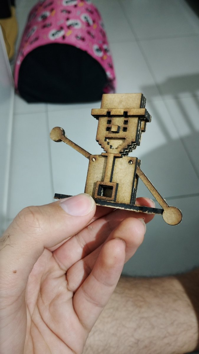 Macamandi_dev's tweet photo. Tentando construir um Automata com auxílio da cortadora laser, está ficando bem simpático😁

Os projetos da faculdade ocuparam a máquina e recursos então não consegui fazer antes😩 https://t.co/Kp0KFbN3ub