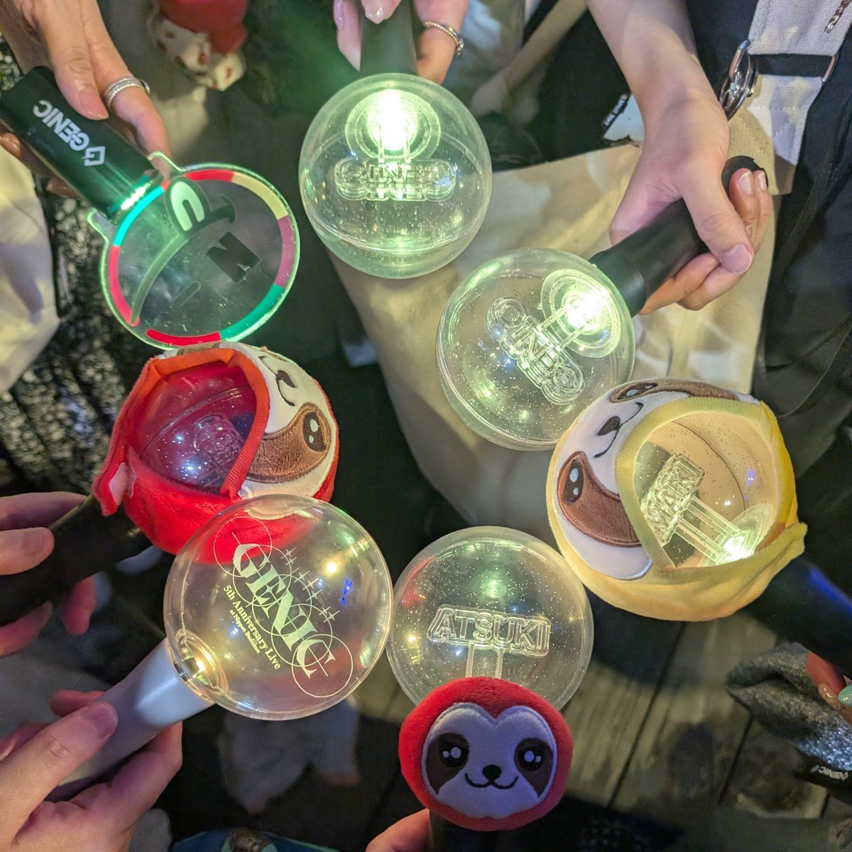 yu6125815's tweet photo. まさかのなかよしさんと整番前後の4連番！！笑
雷でどうなるかと思ったけど、めっちゃ楽しかったぁ😎✨
夏感じたぁ〜〜〜🎐🌊🎙️❤️‍🔥
そして、この天気きっかけで、まいたん推しのかわいいおともだちできた💛💛
#GENIC
#サマフェス https://t.co/4Hdq6ZwPps