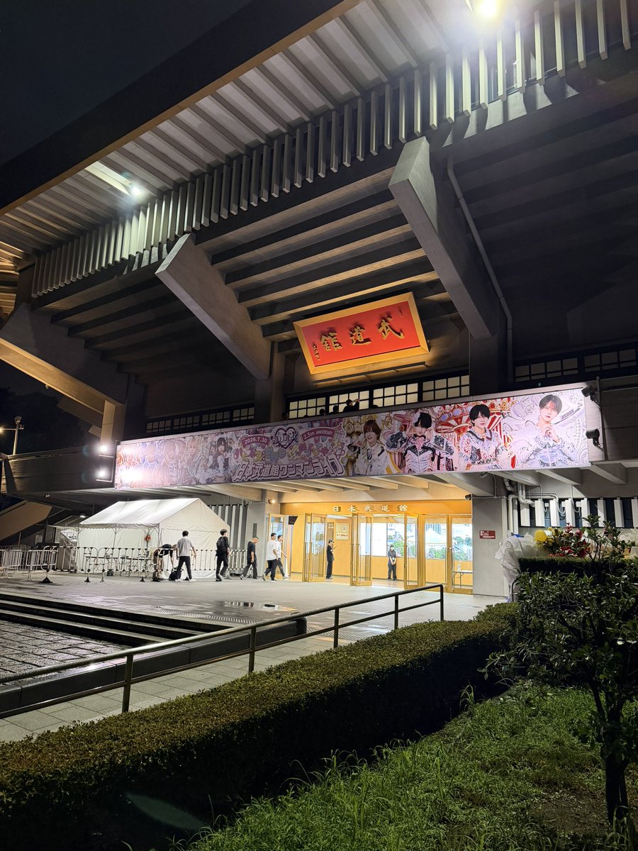 kain2525's tweet photo. らぶしっく武道館ワンマンライブ

お邪魔させて頂きました！

実はデビューからほとんど全曲の
レコーディング
ボーカルディレクション
ミックス　させて頂いております🙏

みんな素敵な人柄で、
なぜか本名で僕のこと
呼んでくれるのおもろい

デビューからあっという間に武道館。
本当に素敵な景色でした！