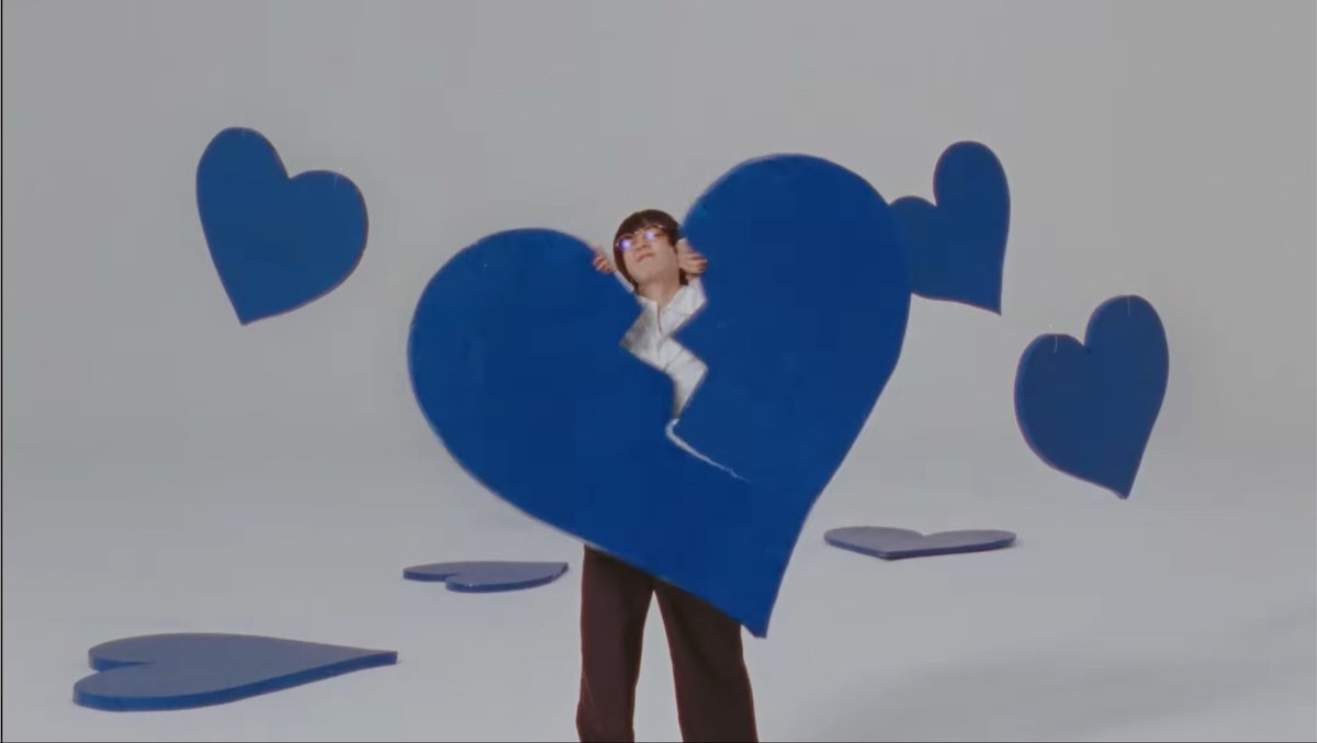 iu__aim's tweet photo. メガネあいみょんかわいすぎて生きる😭🤍 https://t.co/ACNC022R4r