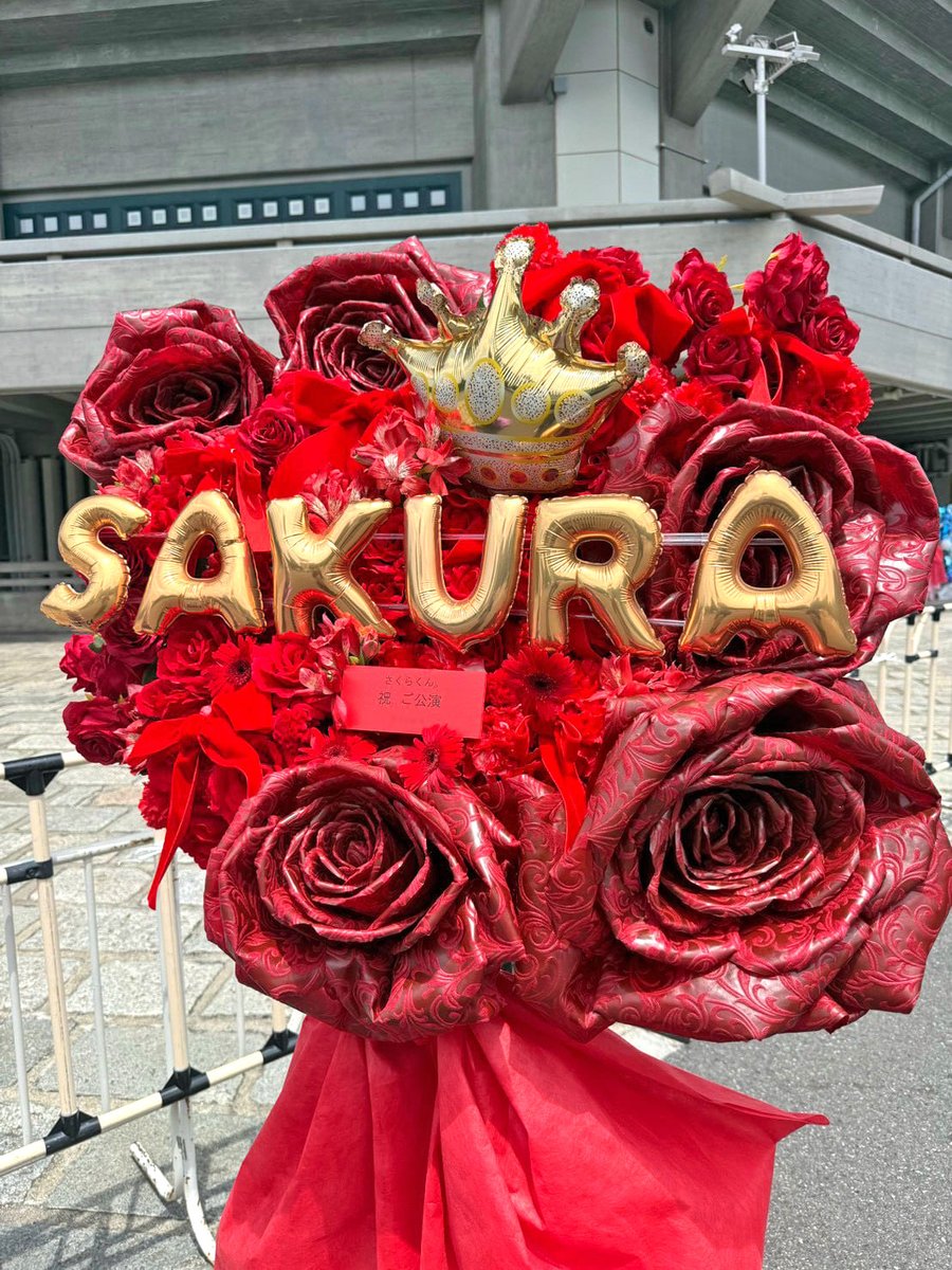hanashigoto87's tweet photo. #らぶしっく #さくら 様(@sakura_lvsk )のライブ公演祝いフラスタ

▼事例掲載
https://t.co/Ir5LXAV8XP
花材など載せているので見てもらえたら嬉しいです💐

らぶしっく 2.5th ANNIVERSARY
日本武道館ワンマンライブ
-ハピネスだけで世界中埋め尽くしてやれ！-
🗓️7.30[Thu] 📍日本武道館
#らぶしっく武道館 @lovesick_info #はなライ 💃